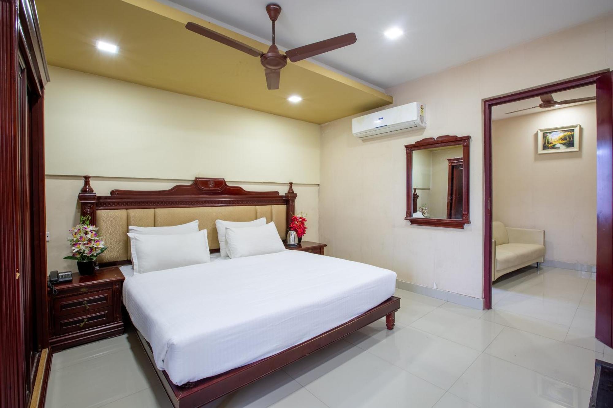 Svs Grande Hotel Pudukkottai Ngoại thất bức ảnh